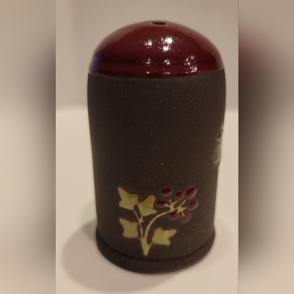 Boot Hill Pottery Handcrafted Shaker w/ Moose &Holly Sprig motifs, Pre-owned - Picture 2 of 6